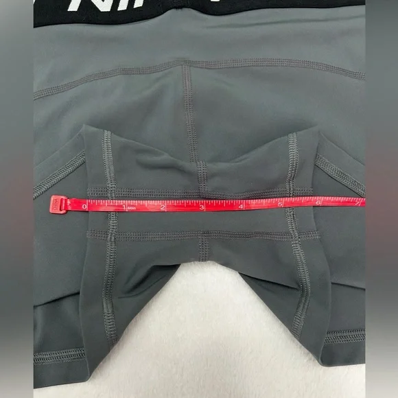 Nike Pro Women’s XL Dri-FIT Bike Shorts in Black and Gray Training NWT - Picture 4 of 5